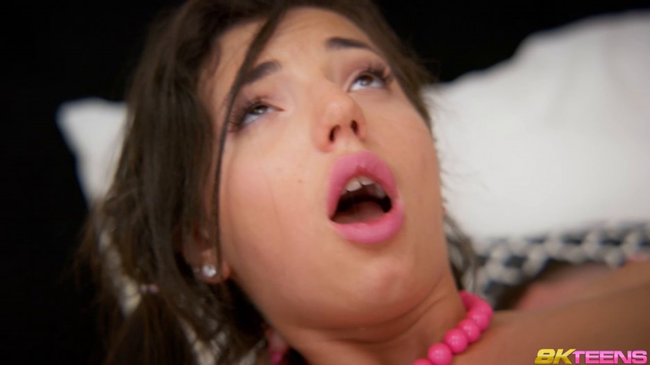 5KPorn, 8KTeens: Mini Mitzi - Czech Her Out HD